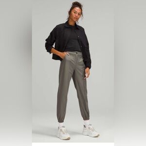 Lululemon Warpstreme High-Rise 7/8 Jogger
Grey Sage Size 32 or 12